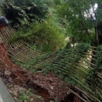 Longsor di Bogor Tutup Akses Jalan Raya