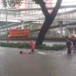 hujan-deras-membuat-beberapa-titik-di-jakarta-alami-banjir