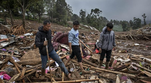 longsor-menerjang-daerah-cisarua-bandung