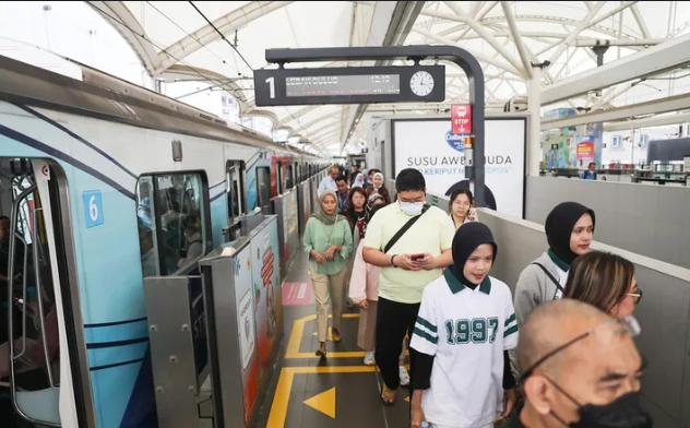 Penumpang MRT Jakarta Boleh Buka Puasa di Kereta